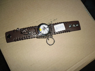 Часы наручные с цепью и изображением мультяшного скелета (коричневый кожаный ремешок)