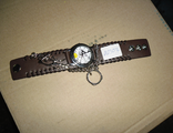Часы наручные с цепью и изображением мультяшного скелета (коричневый кожаный ремешок)